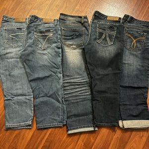 BUNDLE-5 Pairs women’s denim capris sizes 8-10